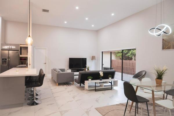 Harbourwood Villas, 605 Leslie Dr Dr, Hallandale Beach, Florida 33009, image 1