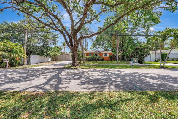 Lake Forest, 4633 SW 31st Dr, West Park, Florida 33023, image 1