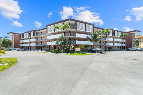 Lauderdale Oaks, 2951 NW 46th Ave #306, Lauderdale Lakes, Florida 33313, image 1