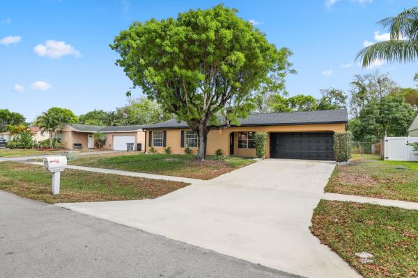 Le Chalet, 5312 Rose Marie Ave, Boynton Beach, Florida 33472, image 1