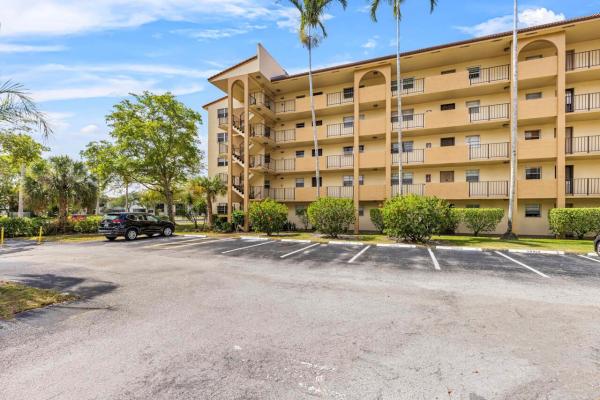 Sunrise Island, 3905 N Nob Hill Rd #300, Sunrise, Florida 33351, image 1