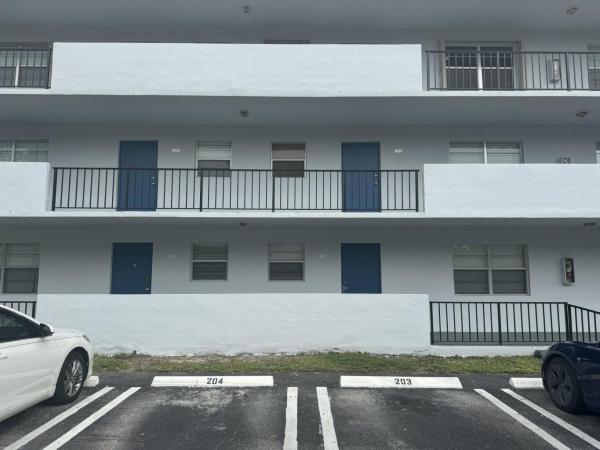 Georgetown, 1630 Embassy Dr #102, West Palm Beach, Florida 33401, image 1