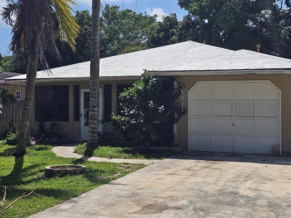 Maravilla Plaza, 1811 Edgevale Rd, Fort Pierce, Florida 34950, image 1