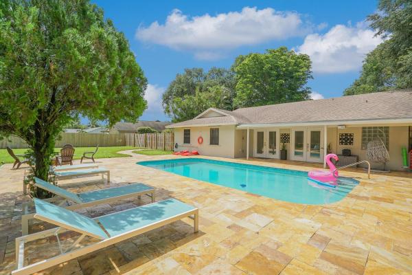 Pinewood East 2 Of Wellington, 166 Old Country Rd, Wellington, Florida 33414, image 1