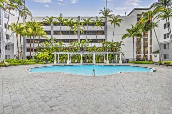Vizcaya Lakes, 1660 Renaissance Commons Blvd #2525, Boynton Beach, Florida 33426, image 2