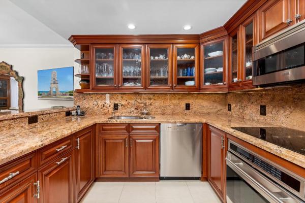 Lake Towers, 250 Bradley Pl #408, Palm Beach, Florida 33480, image 1