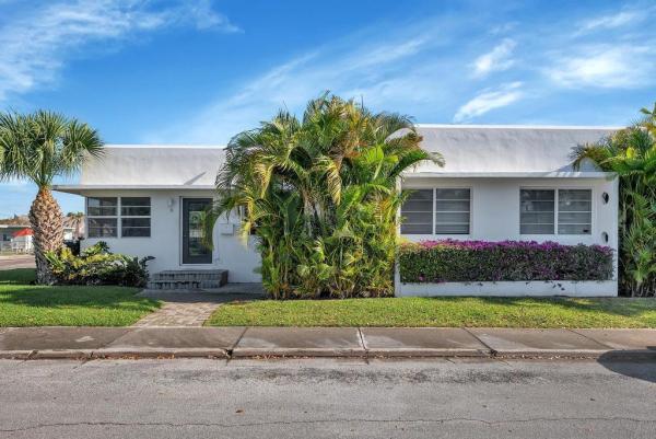 Lake Worth Town, 902 N J St, Lake Worth Beach, Florida 33460, image 1
