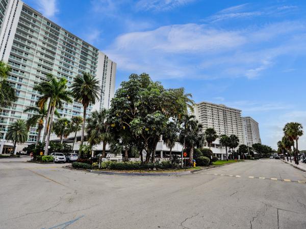 Arlen House East, 100 Bayview Dr #1125, Sunny Isles Beach, Florida 33160, image 3