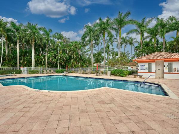 Palm Isles West, 9564 Crescent View Dr N, Boynton Beach, Florida 33437, image 3