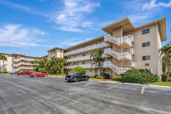 Lake Clarke Gardens, 2669 S Garden Dr #401, Lake Worth Beach, Florida 33461, image 1