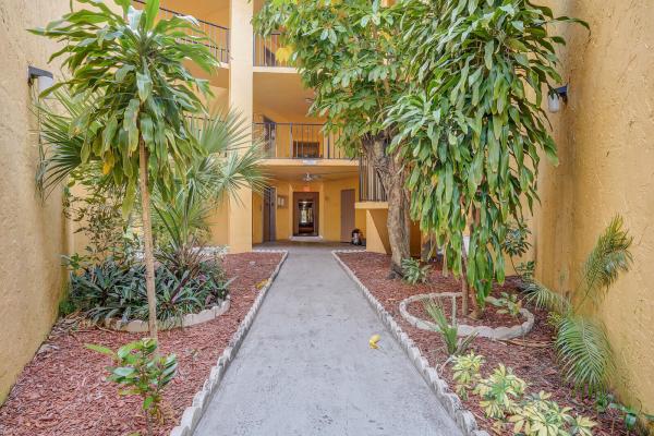Heritage Circle, 4364 NW 9th Ave #16-3D, Deerfield Beach, Florida 33064, image 2