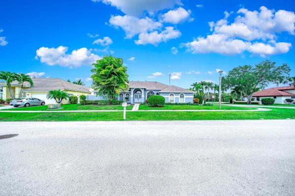 Lynton Circle Of Greenview Shores 2, 1800 Lynton Cir, Wellington, Florida 33414, image 1