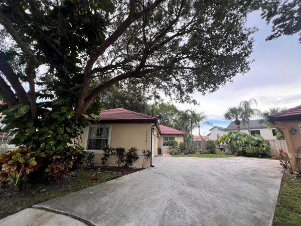 Wellington Downs, 12147 Cuddington Ct, Wellington, Florida 33414, image 1