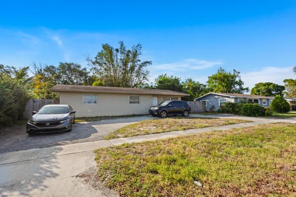 Palm Beach Lakes South, 215 Huron Pl, West Palm Beach, Florida 33409, image 1