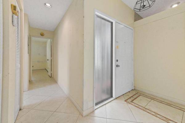 Huntington Pointe, 6120 Kings Gate Cir, Delray Beach, Florida 33484, image 2