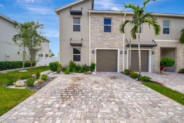Town Commons, 8606 Via Mar Rosso, Lake Worth Beach, Florida 33467, image 1