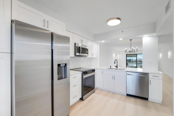 Huntington Lakes 2, 7076 Huntington Ln #806, Delray Beach, Florida 33446, image 1