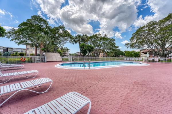 Lauderdale Oaks, 2951 NW 46th Ave #407, Lauderdale Lakes, Florida 33313, image 3