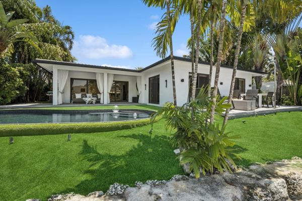 Middle River Manor, 2409 NE 18th Ave, Wilton Manors, Florida 33305, image 1