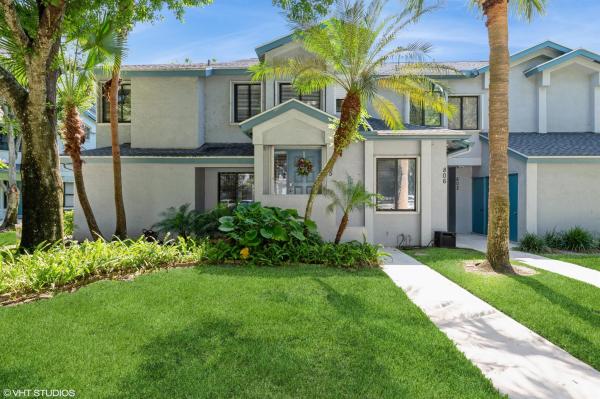 805 Harbour Pointe Way, Greenacres, Florida 33413, image 1