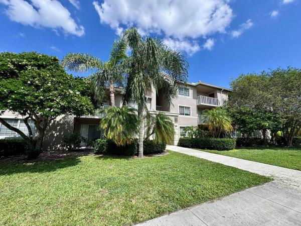 Evergreen Lakes, 5061 Wiles Rd #204, Coconut Creek, Florida 33073, image 1