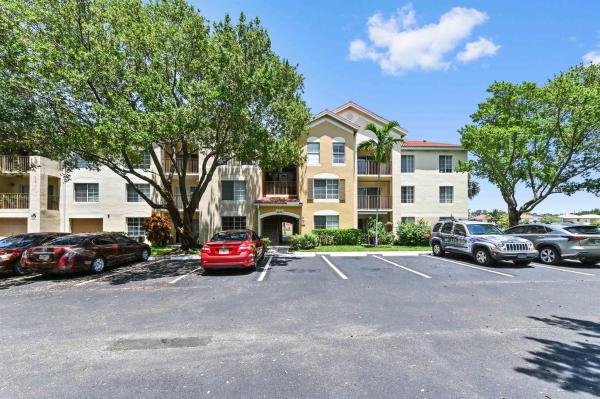 Emerald Isle At Laguna Lakes, 4240 San Marino Blvd #108, West Palm Beach, Florida 33409, image 1