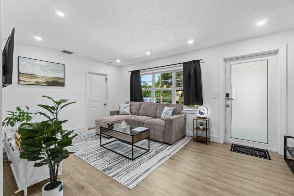 Hillside Park, 814 Franklin Rd, West Palm Beach, Florida 33405, image 1