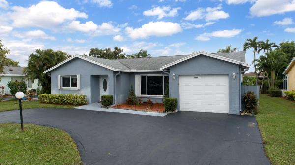 Lucerne Lakes South, 7355 Pine Forest Cir, Lake Worth Beach, Florida 33467, image 1