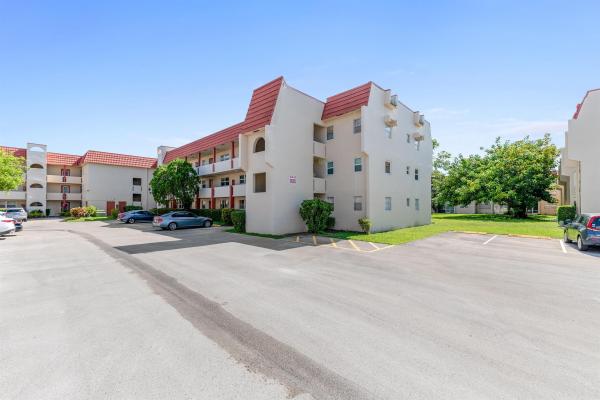 Sunrise Lakes 1, 8000 Sunrise Lakes Dr #112, Sunrise, Florida 33322, image 1