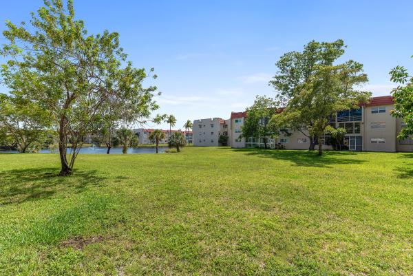 Sunrise Lakes 1, 8000 N Sunrise Lakes Dr #112, Sunrise, Florida 33322, image 2