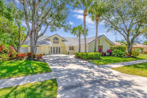 The Loxahatchee Club At Maplewood, 120 Bayberry Cir, Jupiter, Florida 33458, image 1