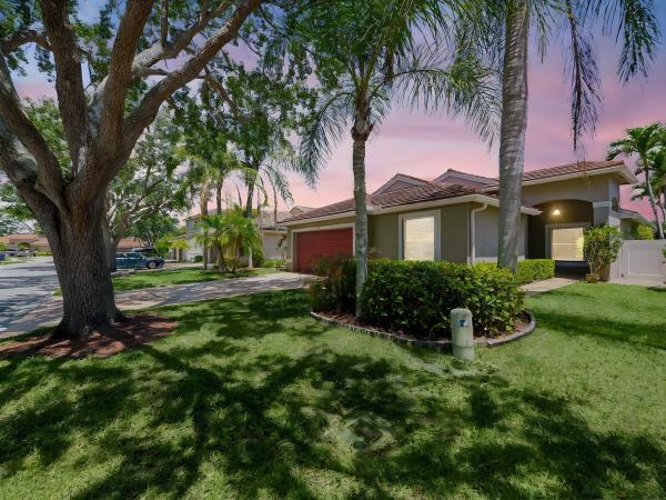 Golfview Village, 6287 Grand Cypress Cir, Lake Worth Beach, Florida 33463, image 1