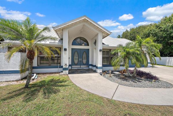 Southbend Lakes Estates, 407 SE Duff Ct, Port St. Lucie, Florida 34984, image 1