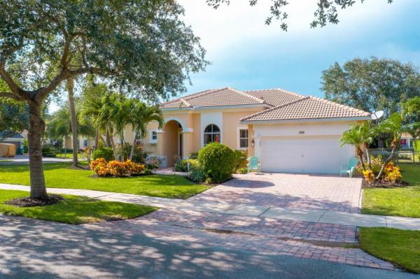 Riverside Oaks, 146 Magnolia Way, Tequesta, Florida 33469, image 1