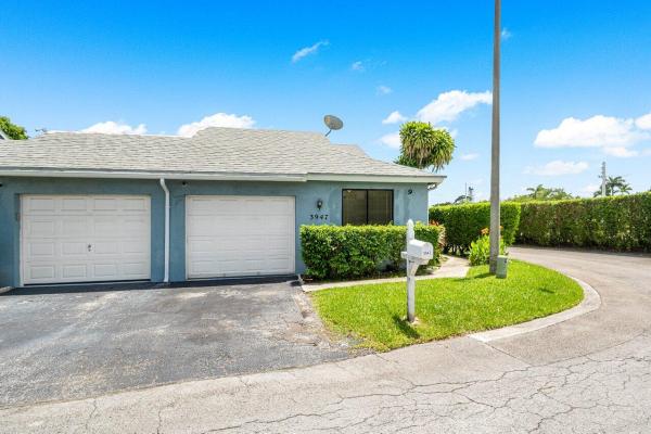 Island Club, 3947 Island Club Cir, Lake Worth Beach, Florida 33462, image 1