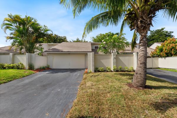 Hidden Landing, 12814 Spinnaker Ln, Wellington, Florida 33414, image 1