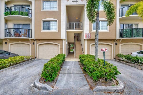 Grand View At Crestwood, 400 N Crestwood Ct #410, Royal Palm Beach, Florida 33411, image 1