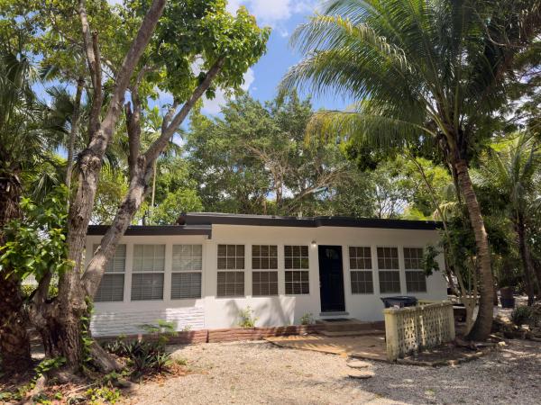 Avocado Homes, 5959 SW 59th St, South Miami, Florida 33143, image 1