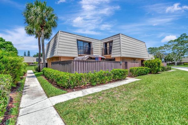 Village Of Sandalwood Lakes South, 6644 66th Way, West Palm Beach, Florida 33409, image 1