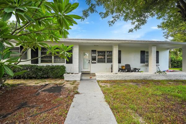 Lake Worth Town, 1331 S Palmway, Lake Worth Beach, Florida 33460, image 1