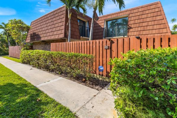 Lakeside Townhomes, 1420 Augusta Cir #126, Delray Beach, Florida 33445, image 1