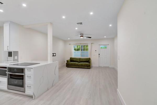 College Park, 305 Vanderbilt Dr, Lake Worth Beach, Florida 33460, image 2
