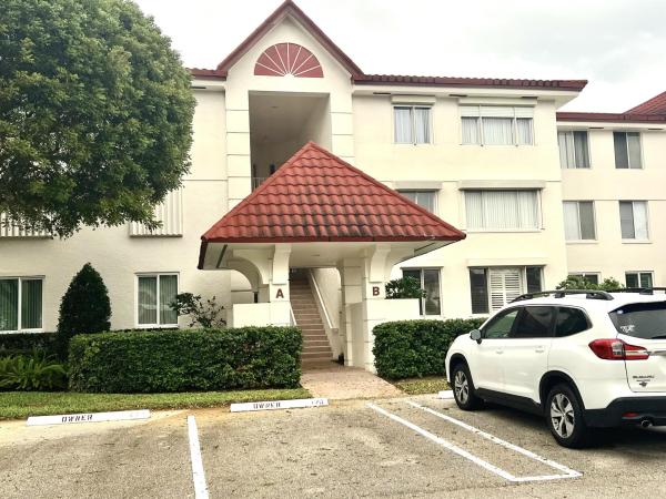 Half Moon Bay, 104 Half Moon Cir #B2, Hypoluxo, Florida 33462, image 1