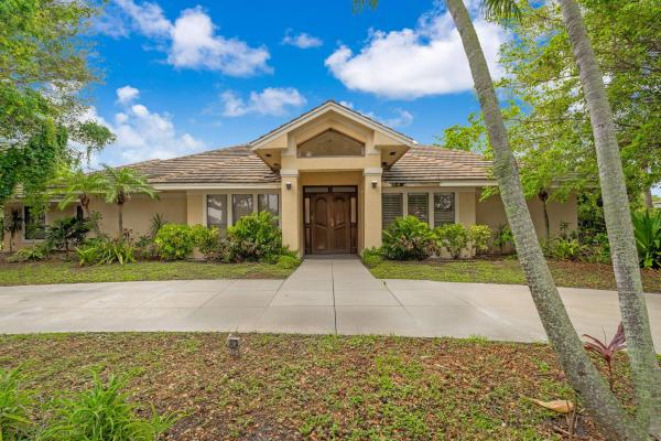 Presidential Estates, 2311 Embassy Dr, West Palm Beach, Florida 33401, image 1
