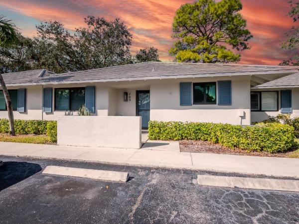 Club Cottages, 703 Club Dr, Palm Beach Gardens, Florida 33418, image 1