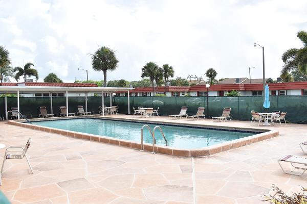 Fernley 4 At Cresthaven Townhomes, 5800 Fernley Dr W #51, West Palm Beach, Florida 33415, image 3