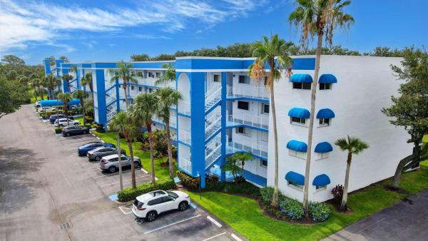 4734 Lucerne Lakes Blvd #304, Lake Worth Beach, Florida 33467, image 1