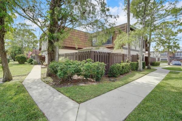 Weybridge Townhomes, 111 Weybridge Cir #D, Royal Palm Beach, Florida 33411, image 1