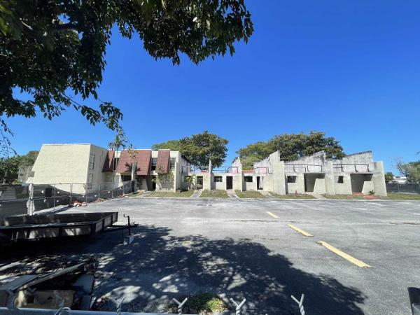 Westview, 8921 Palm Tree Ln, Pembroke Pines, Florida 33024, image 2