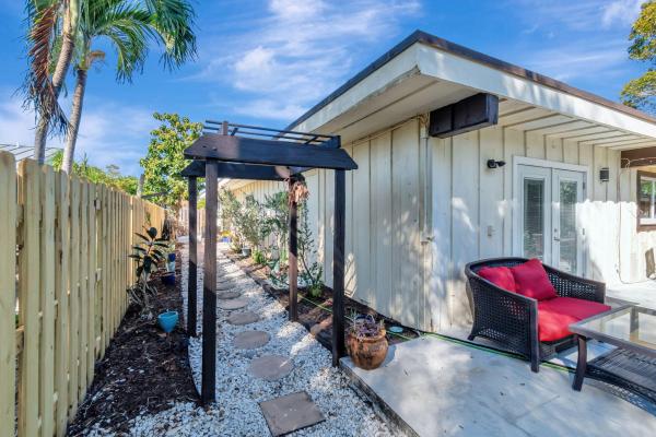 94 Palamino Cir, Boca Raton, Florida 33487, image 1
